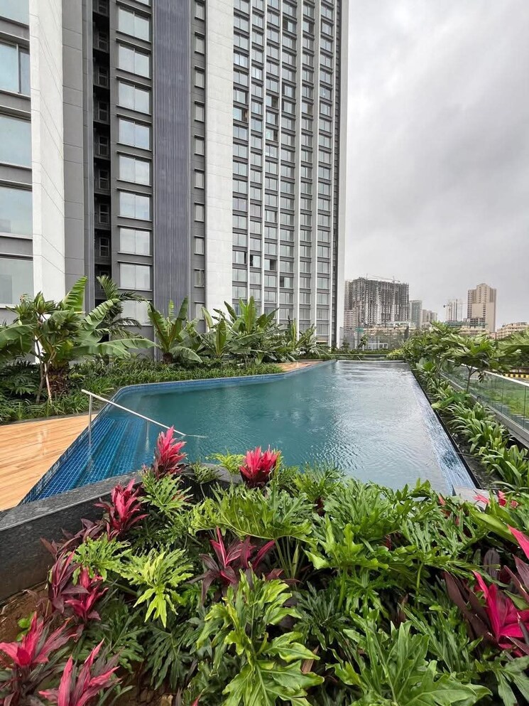 Swimming Pool, sunteck-whatacity Pg For Boys & Girls In Goregaon West 9325094