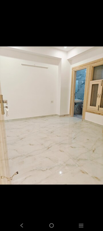 Room in 2 BHK Builder Floor at Saket – for Rent