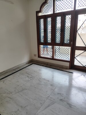Room in 3 BHK Independent House at RWA Apartments Sector 26, Sector 26 – for Rent