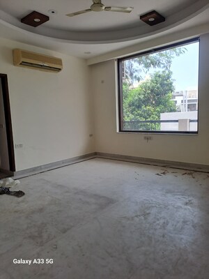 Room in 4 BHK Builder Floor at Sector 23 – for Rent