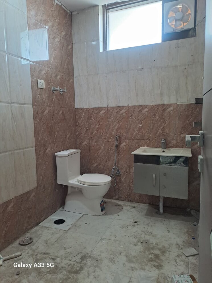 Bathroom, sector 23 4 Bedroom 500 Sq.Yd. Builder Floor In Sector 23 Gurgaon 9325148