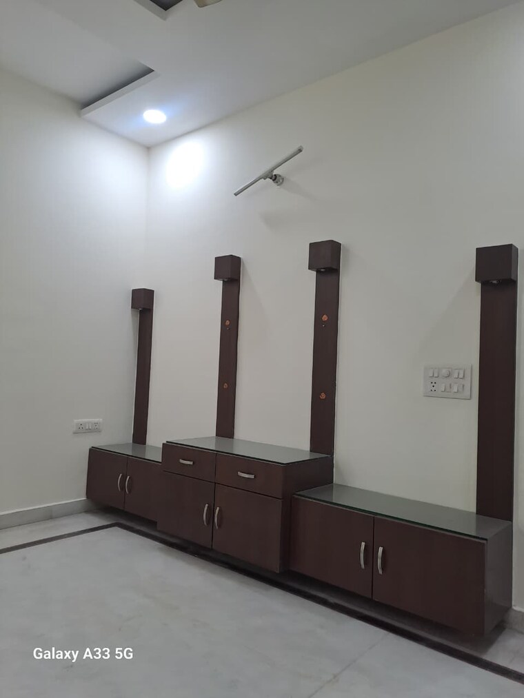 undefined, sector 23 4 Bedroom 500 Sq.Yd. Builder Floor In Sector 23 Gurgaon 9325148