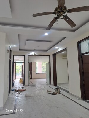 Room in 4 BHK Builder Floor at Sector 23 – for Rent