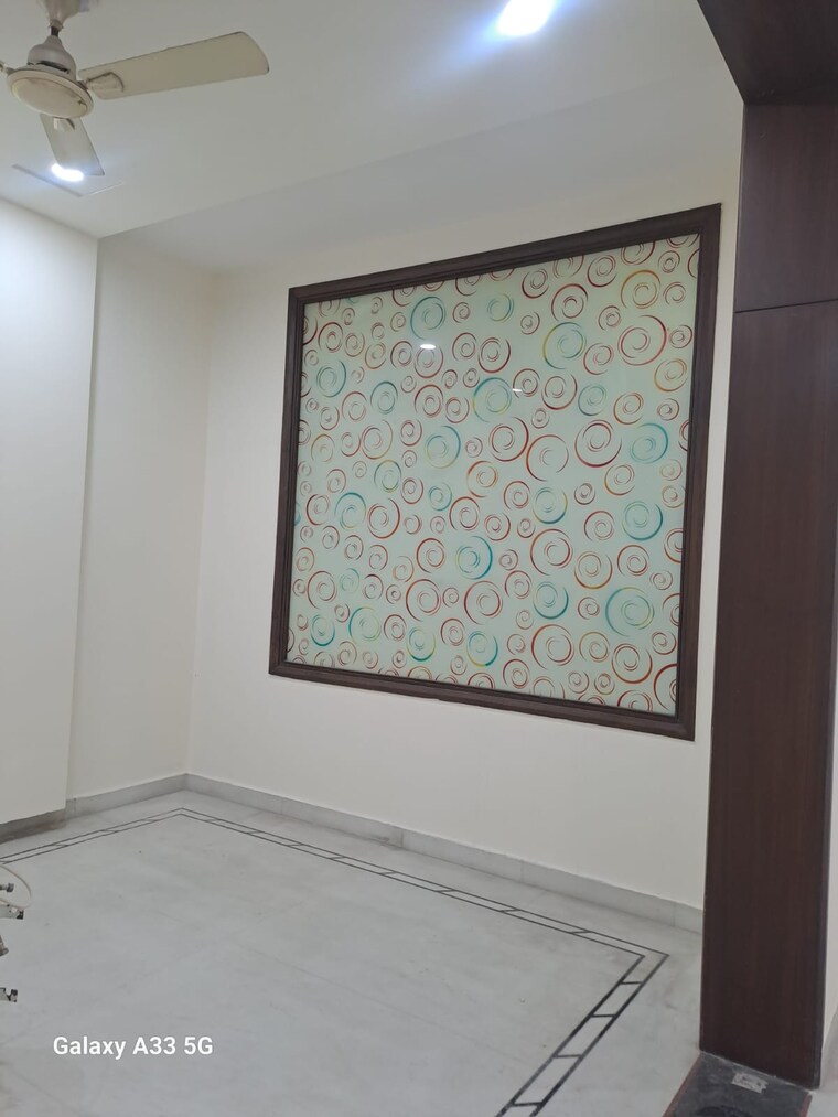 Room, sector 23 4 Bedroom 500 Sq.Yd. Builder Floor In Sector 23 Gurgaon 9325148