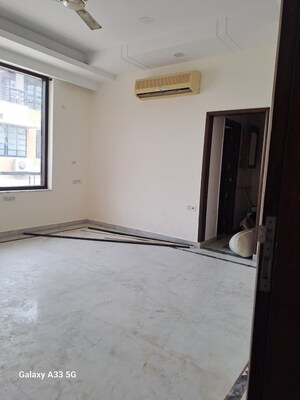 Room in 4 BHK Builder Floor at Sector 23 – for Rent