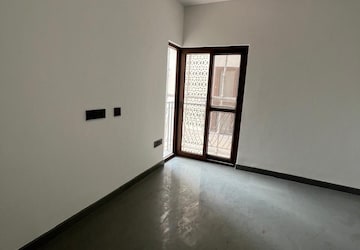 Room in 3 BHK Apartment at Kanakapura Road – for Sale