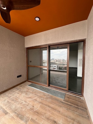 Room in 3 BHK Apartment at Kanakapura Road – for Sale