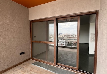 Room in 3 BHK Apartment at Kanakapura Road – for Sale