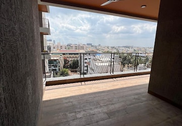 Room in 3 BHK Apartment at Kanakapura Road – for Sale