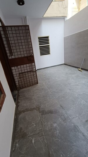 Room in 2 BHK Builder Floor at Sector 23 – for Rent