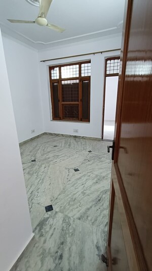 Room in 2 BHK Builder Floor at Sector 23 – for Rent