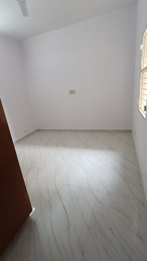Room in 2 BHK Builder Floor at Sector 23 – for Rent
