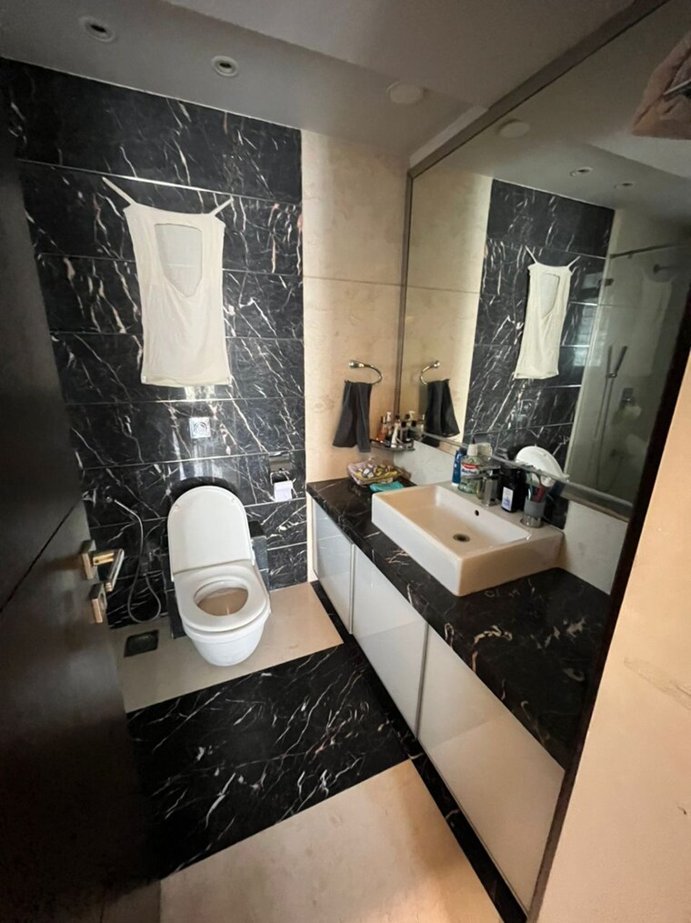 Bathroom, supreme-signature-chembur 4 Bedroom 3250 Sq.Ft. Apartment In Chembur Mumbai 9325184