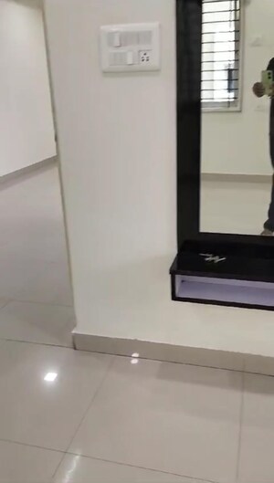 Room in 3 BHK Apartment at Kondapur – for Rent