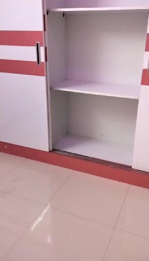 Room in 3 BHK Apartment at Kondapur – for Rent