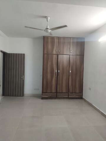 Room in 2 BHK Apartment at Sarita Vihar Pocket-G RWA, Sarita Vihar – for Rent