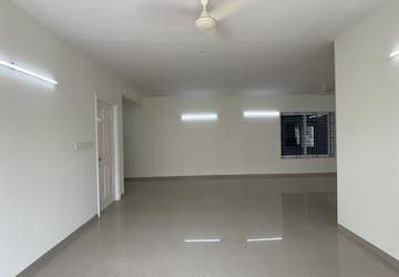 Room in 3 BHK Apartment at Nitesh Columbus Square, Bellary Road – for Rent