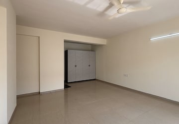 Room in 3 BHK Apartment at Nitesh Columbus Square, Bellary Road – for Rent