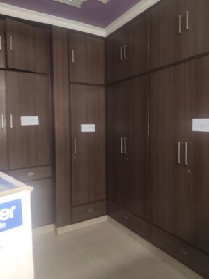 Room in 3 BHK Apartment at Sarita Vihar – for Rent