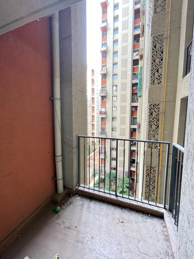 Balcony, lodha-palava-city-lakeshore-greens 1.5 Bedroom 638 Sq.Ft. Apartment In Dombivli East Thane 9325320