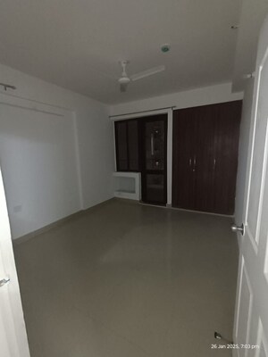 3 BHK Apartment For Rent in RG Luxury Homes, Sector 16b Greater Noida