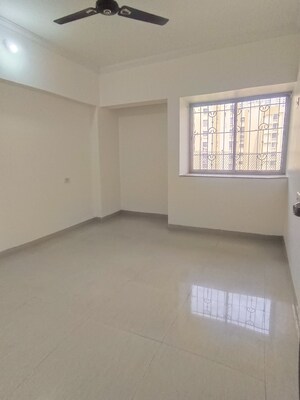 Room in 3 BHK Apartment at Runwal Garden City, Balkum Pada – for Sale