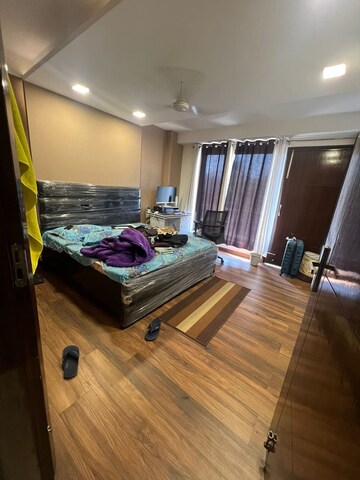 Bedroom in 3 BHK Builder Floor at Gupta Awas, Sector 43 – for Rent