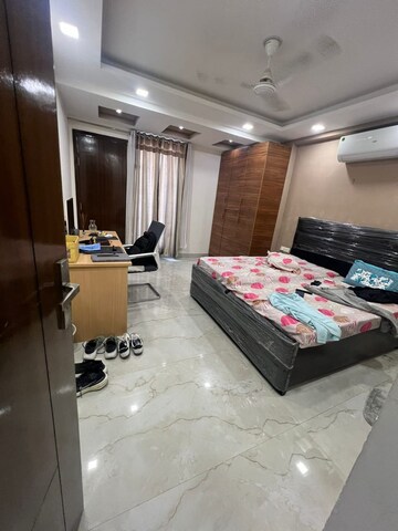 Bedroom in 3 BHK Builder Floor at Gupta Awas, Sector 43 – for Rent