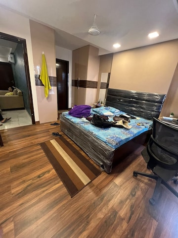 Bedroom in 3 BHK Builder Floor at Gupta Awas, Sector 43 – for Rent