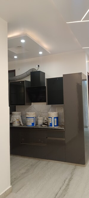 Furnished Amenities in 2 BHK Builder Floor at Meenakshi Garden – for Sale