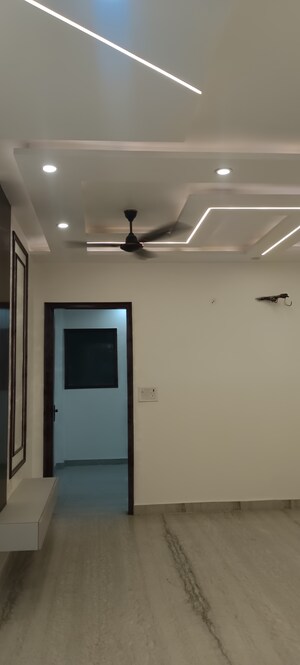 Room in 2 BHK Builder Floor at Meenakshi Garden – for Sale