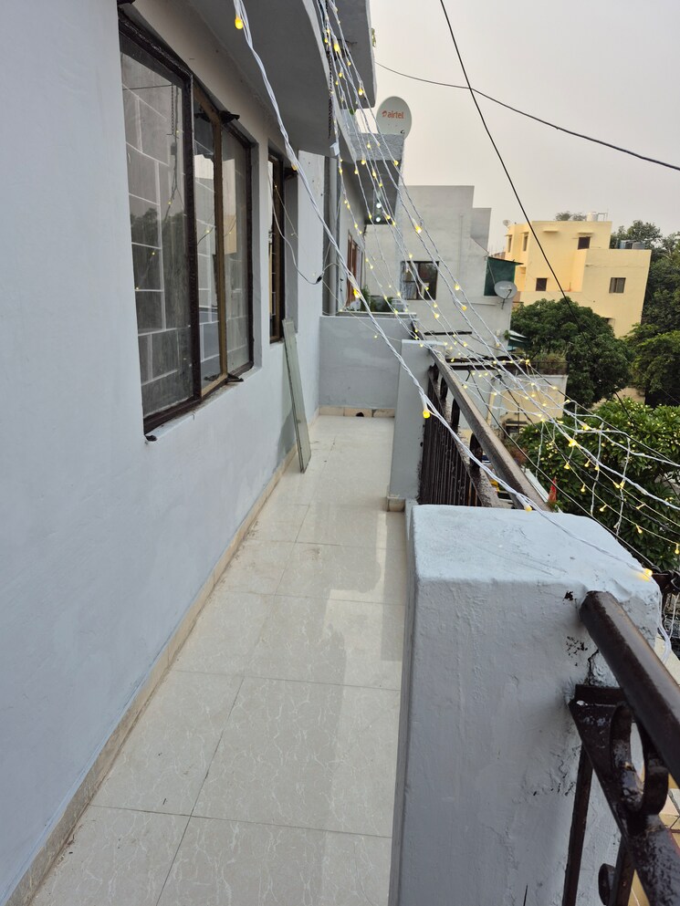 Balcony, mayur vihar 1 3 Bedroom 1300 Sq.Ft. Apartment In Mayur Vihar 1 Delhi 9325455