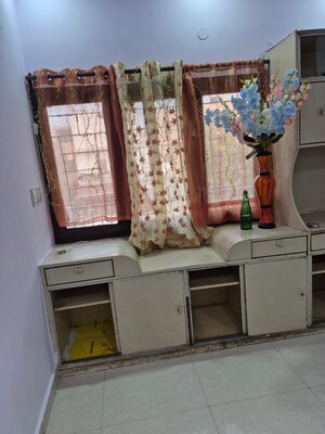 Room in 3 BHK Apartment at Mayur Vihar 1 – for Rent