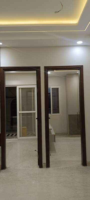 Building Lobby in 3 BHK Builder Floor at Fateh Nagar – for Sale