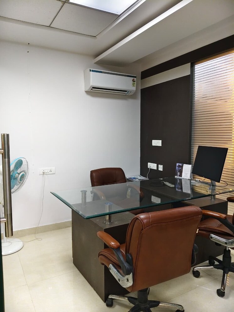 Team Area, sector 63 Commercial Office Space 3000 Sq.Ft. In Sector 63 Noida 9325459