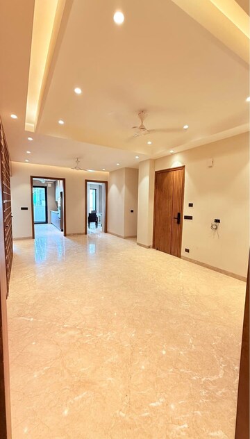 Room in 2 BHK Builder Floor at Sector 9 – for Rent