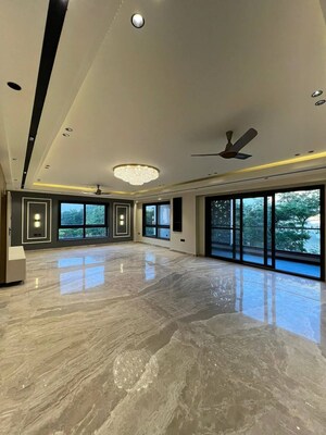 Room in 3 BHK Builder Floor at Sector 9 – for Rent