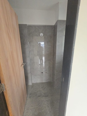 Furnished Amenities in 2 BHK Apartment at Ajmera Boulevard, Malad West – for Rent