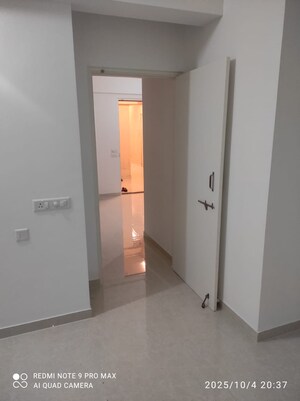 Room in 1 BHK Apartment at Hiranandani Estate Villa Carino, Thane West – for Rent