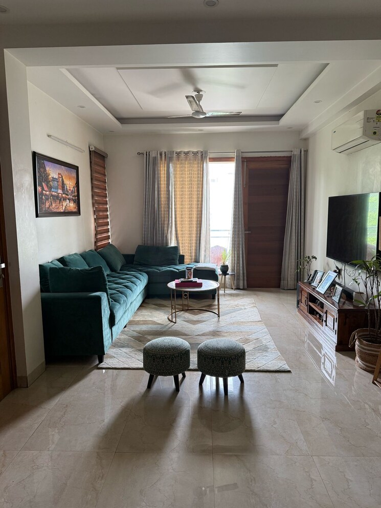 Living Room, dlf-city-phase-iv 3 Bedroom 2500 Sq.Ft. Builder Floor In Dlf Phase iv Gurgaon 9325558