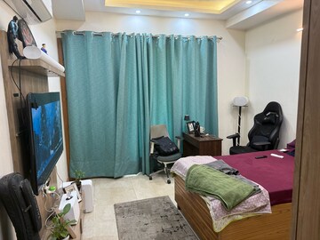 Living Room in 3 BHK Builder Floor at DLF City Phase IV, Dlf Phase iv – for Rent