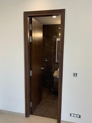 Room in 3 BHK Builder Floor at Royal Homez, Sector 43 – for Rent