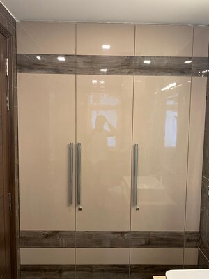 Building Lobby in 3 BHK Builder Floor at Royal Homez, Sector 43 – for Rent