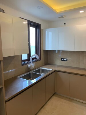 Kitchen in 3 BHK Builder Floor at Royal Homez, Sector 43 – for Rent