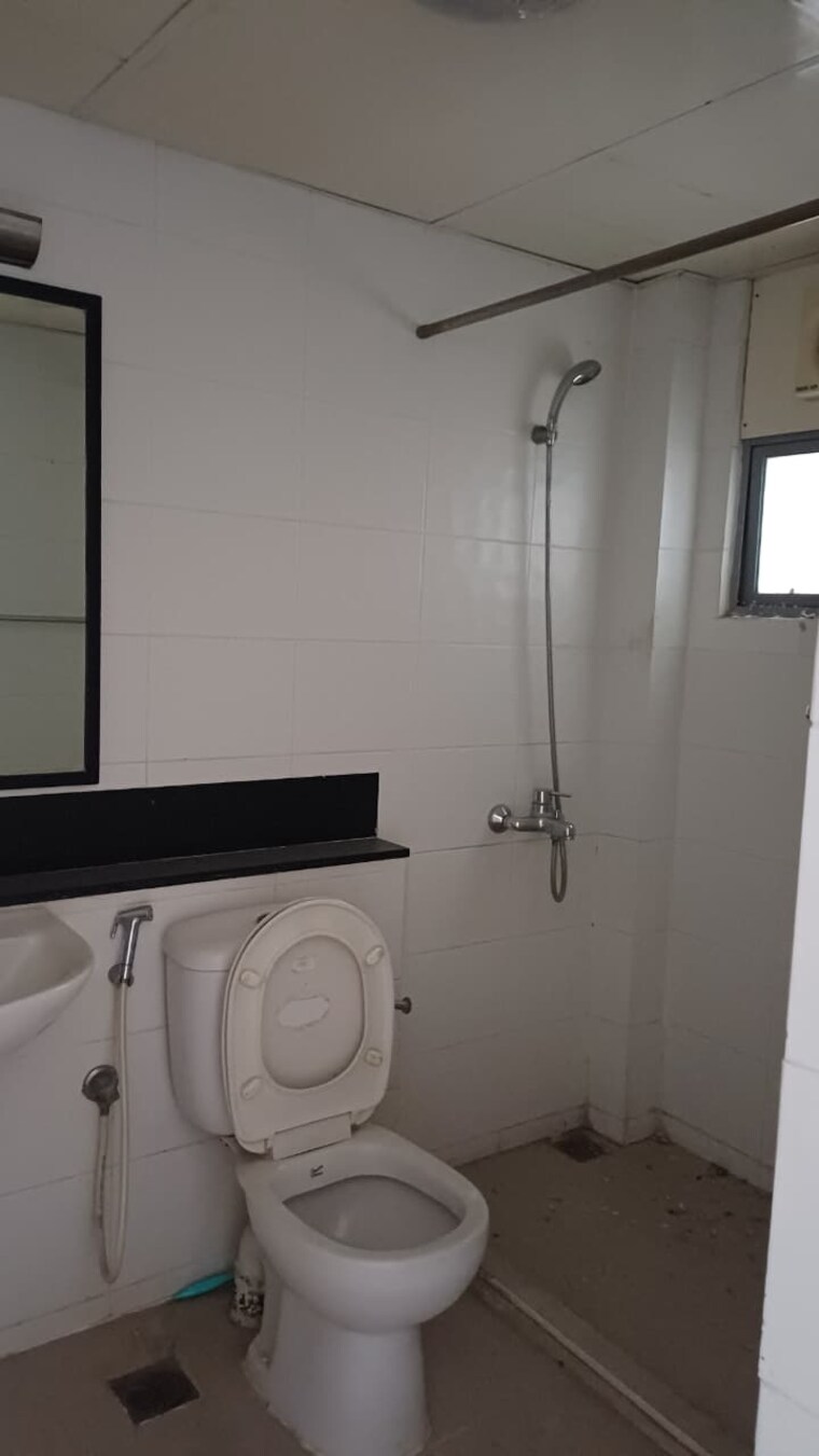Bathroom, puravankara-elita-promenade 3 Bedroom 1635 Sq.Ft. Apartment In Jp Nagar Bangalore 9325587