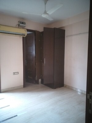 Room in 3 BHK Builder Floor at East Patel Nagar – for Rent