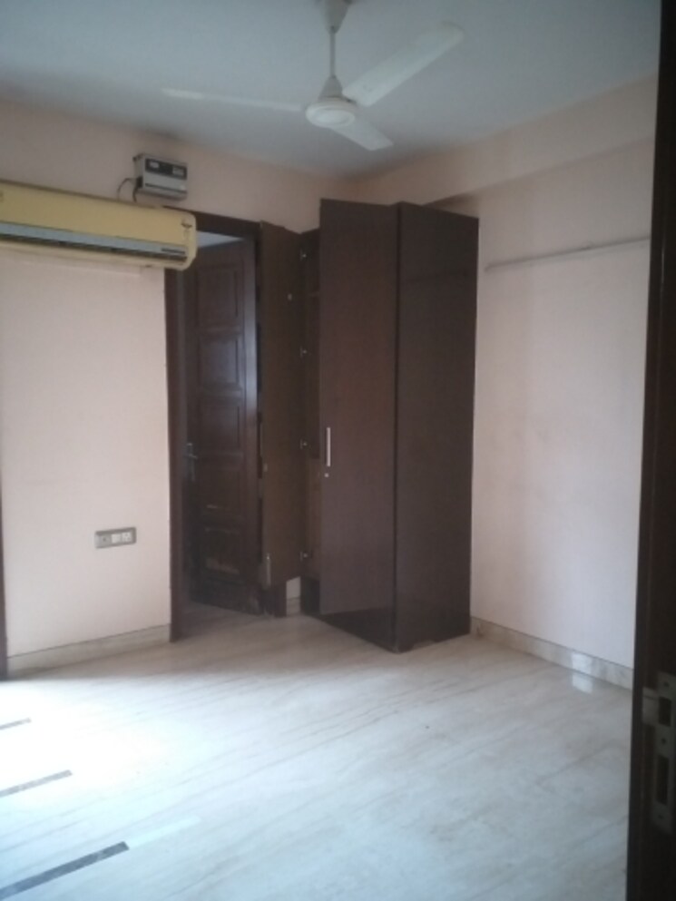 Room, east patel nagar 3 Bedroom 1710 Sq.Ft. Builder Floor In East Patel Nagar Delhi 9325605