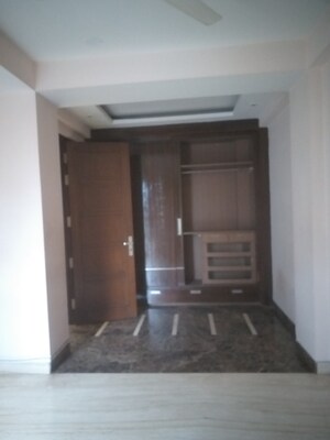 Room in 3 BHK Builder Floor at East Patel Nagar – for Rent