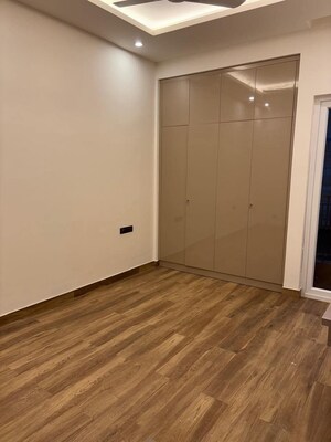 Room in 3.5 BHK Builder Floor at Sector 4 – for Rent