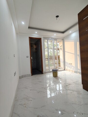 Room in 1 BHK Builder Floor at Saket – for Rent